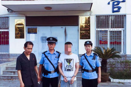 烈日执行不放松 四处躲藏终被拘 (2).jpg 烈日执行不放松 四处躲藏终被拘 (2).jpg
