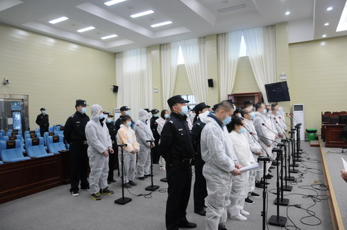4月7日,孝感市孝南区人民法院一审公开开庭审理林某等22名被告人利用网络实施诈骗一案,该案涉案金额高达8200万元.jpg 4月7日,孝感市孝南区人民法院一审公开开庭审理林某等22名被告人利用网络实施诈骗一案,该案涉案金额高达8200万元.jpg