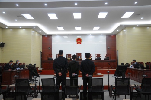2.孝南区法检两“长”同庭审理一起涉环境污染刑事案件.JPG 2.孝南区法检两“长”同庭审理一起涉环境污染刑事案件.JPG