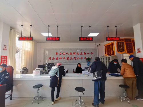 执行事务中心搭建一站式服务窗口,实现便捷立案、集约查控、繁简分流及案件流转.jpg 执行事务中心搭建一站式服务窗口,实现便捷立案、集约查控、繁简分流及案件流转.jpg