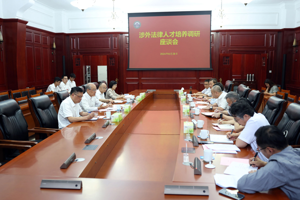 　调研组来到武汉大学，与专家学者同商共议涉外法治人才培养。.jpg