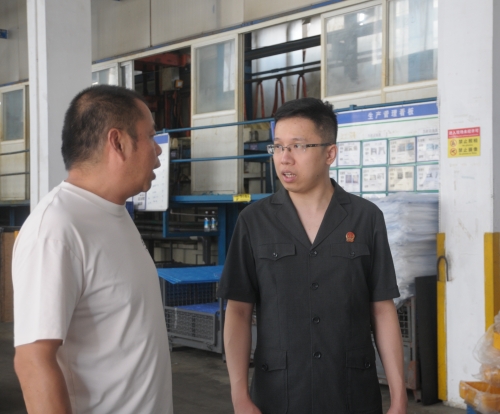 实地查看湖北圣辉科技有限公司生产车间.JPG 实地查看湖北圣辉科技有限公司生产车间.JPG