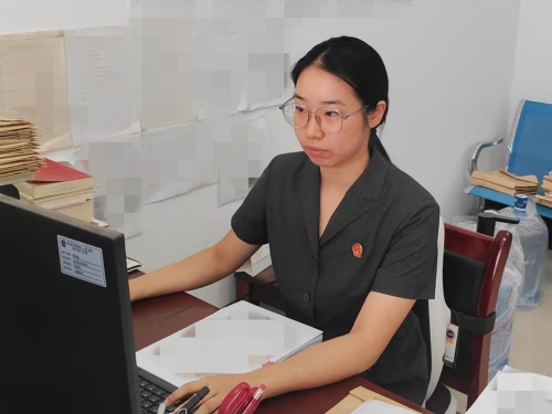 杨玲玲1_副本.jpg 杨玲玲1_副本.jpg